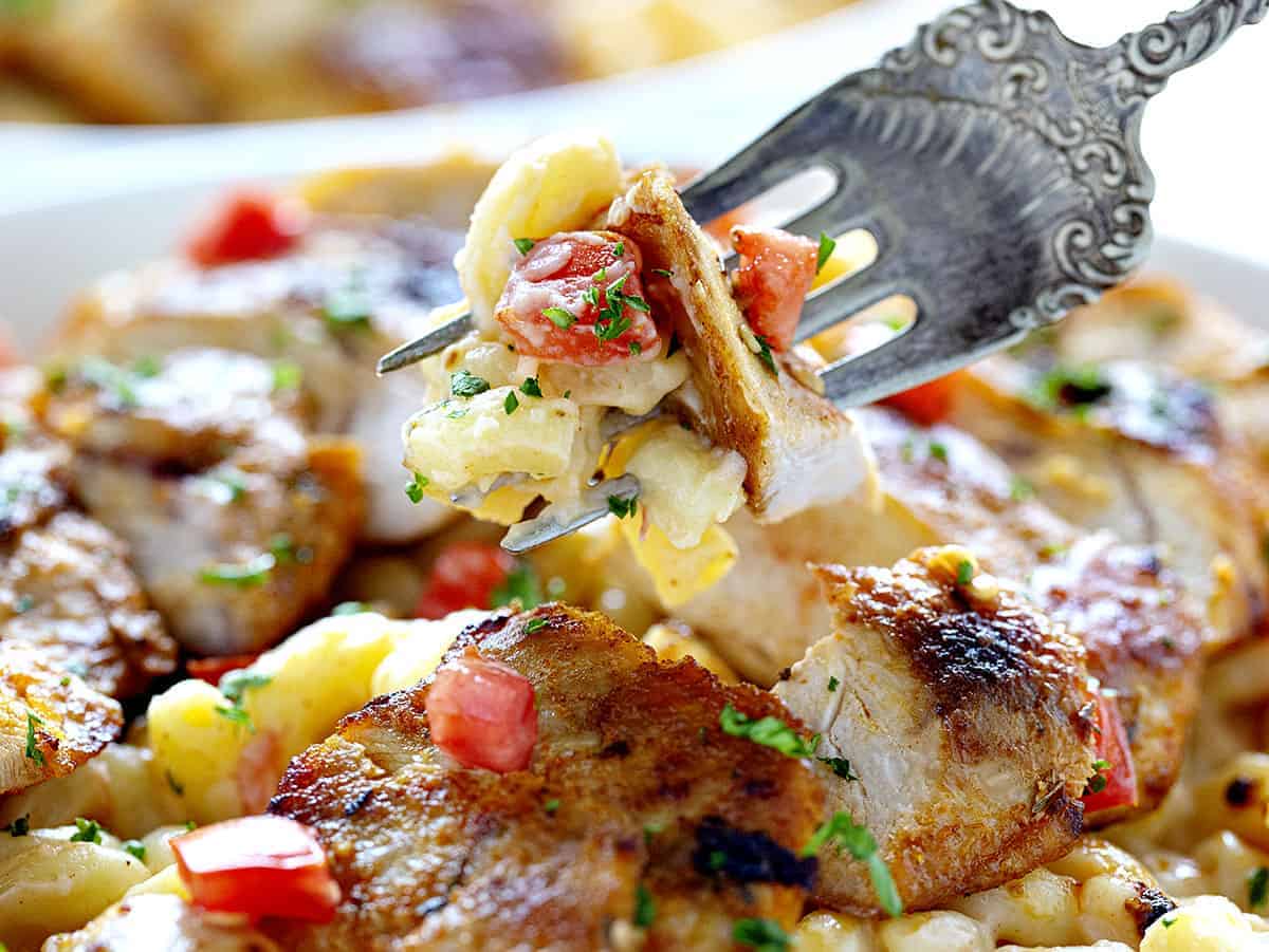 Cajun Chicken Macaroni and Cheese is a hearty, spicy, cheesy dish that will have you and your guests reaching for seconds! Cajun chicken macaroni and cheese, iambaker, dinner recipes, macaroni and cheese, homemade macaroni and cheese, cajun seasoning, homemade cajun seasoning, dinner, cajun chicken Bite of Cajun Chicken Macaroni and Cheese