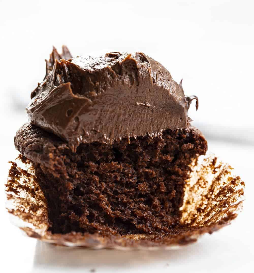 Chocolate Brownie Cupcakes are delectable chocolate cupcakes with a fine crumb and smooth texture, topped with homemade chocolate brownie frosting. chocolate brownie cupcake, chocolate cupcakes, brownie cupcakes, cupcakes recipes, homemade frosting, chocolate frosting, brownie frosting, iambaker, i am baker, baking, cupcakes Chocolate Brownie Cupcake but into Showing Inside