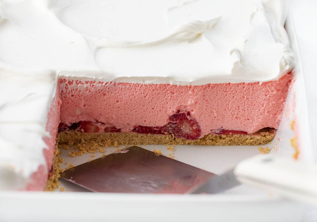 Strawberry Icebox Cheesecake is a light and fluffy no-bake dessert with fresh strawberries and a graham cracker crust. Strawberry Jello Cake, Woolworth Cake, Icebox Cake, Strawberry Woolworth Icebox Cake, Summer Cake, Refrigerator Cake, No Bake, Dessert, Strawberry Dessert, recipes, i am baker, iambaker Strawberry Icebox Cheesecake in a Pan